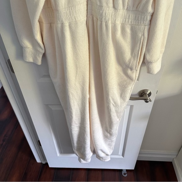 Size 2X Fabletics Cozy Cord Zip Fuzzy Onesie - Picture 7 of 11